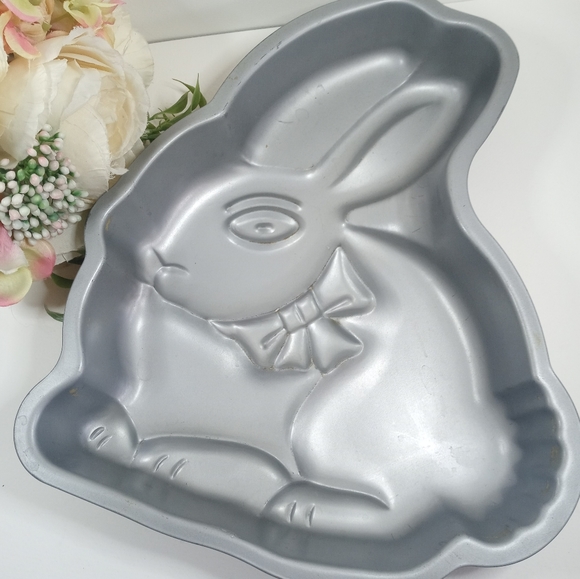 Wilton Easter Bunny Mold. Easter Rabbit Cake Mold. Bunny Jelly Mold. - Picture 2 of 7